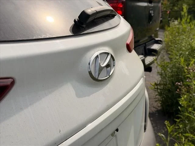 Used 2022 White Hyundai SEL image 13