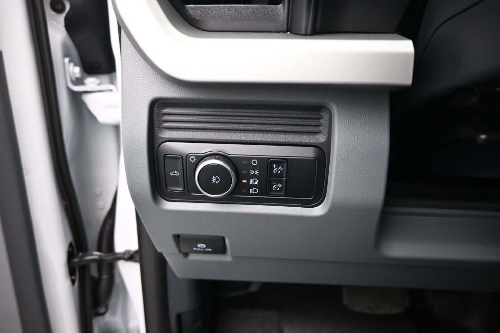 New 2027 Oxford White Ford XL image 11