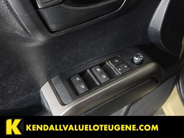 Used 2017  Toyota SR5 image 22