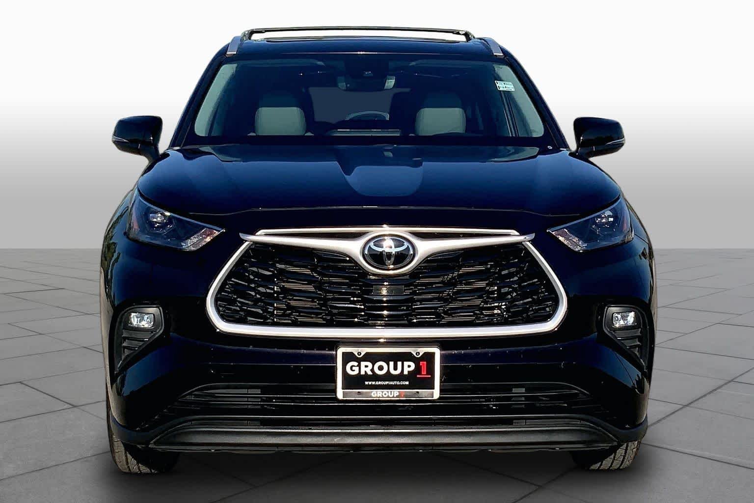 Used 2022 Opulent Amber Toyota XLE image 6