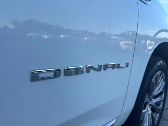 Used 2023 White GMC Denali image 9
