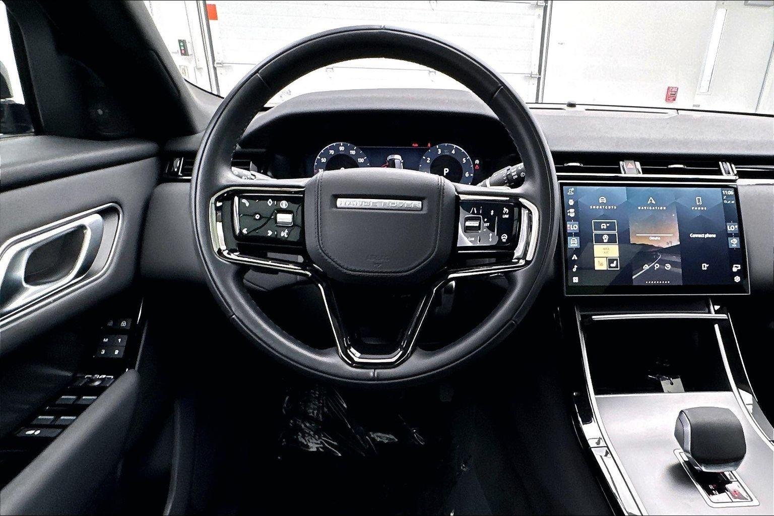 New 2026 Santorini Black Metallic Land Rover S image 5