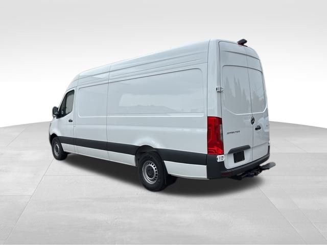 New 2025  Mercedes-Benz Cargo 170 WB image 4