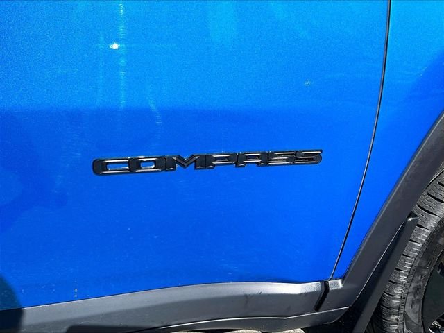 Used 2018 Blue Jeep Altitude image 8