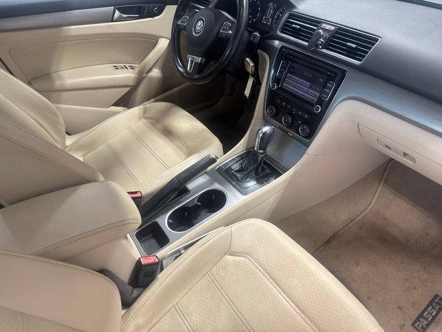 Used 2014 White Volkswagen 2.5 SE image 24