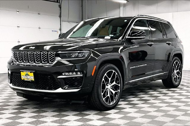 Used 2024 Rocky Mountain Pearlcoat Jeep Summit Reserve image 12