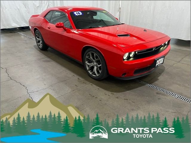 2016 Dodge Challenger SXT's photo