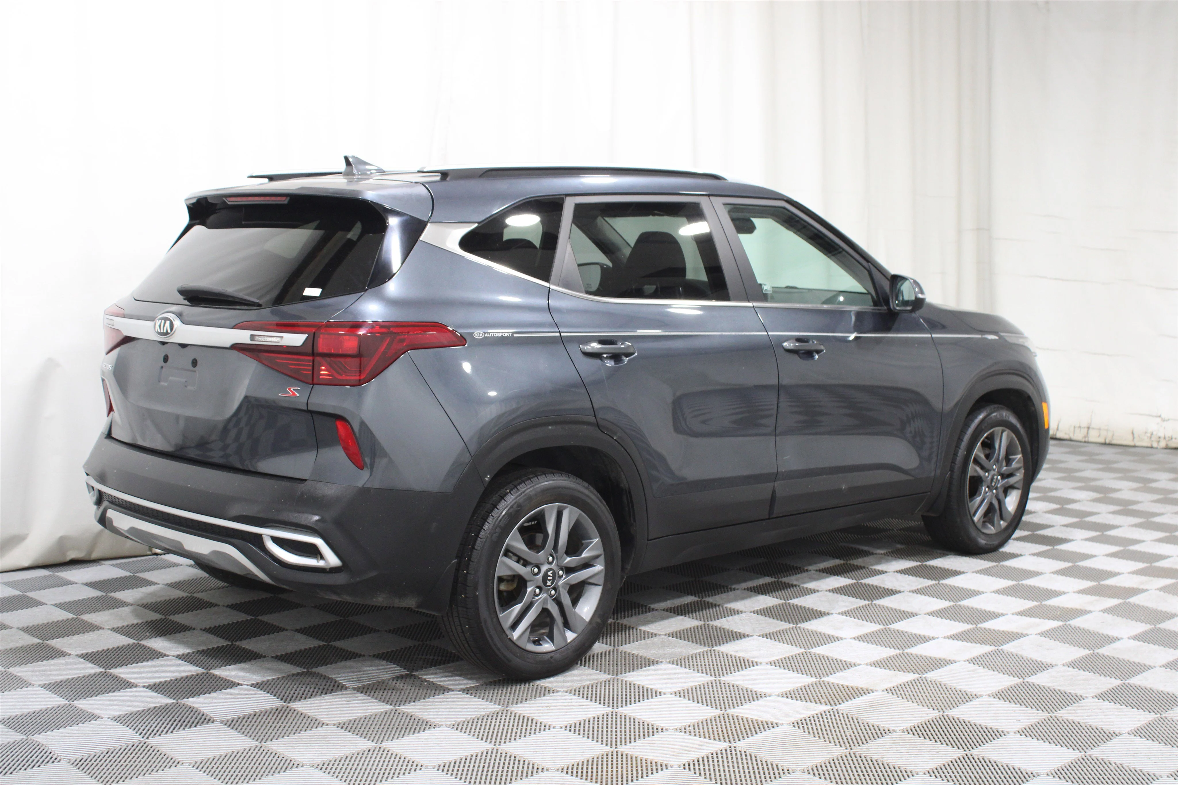 Used 2021 Gravity Gray Kia S image 27