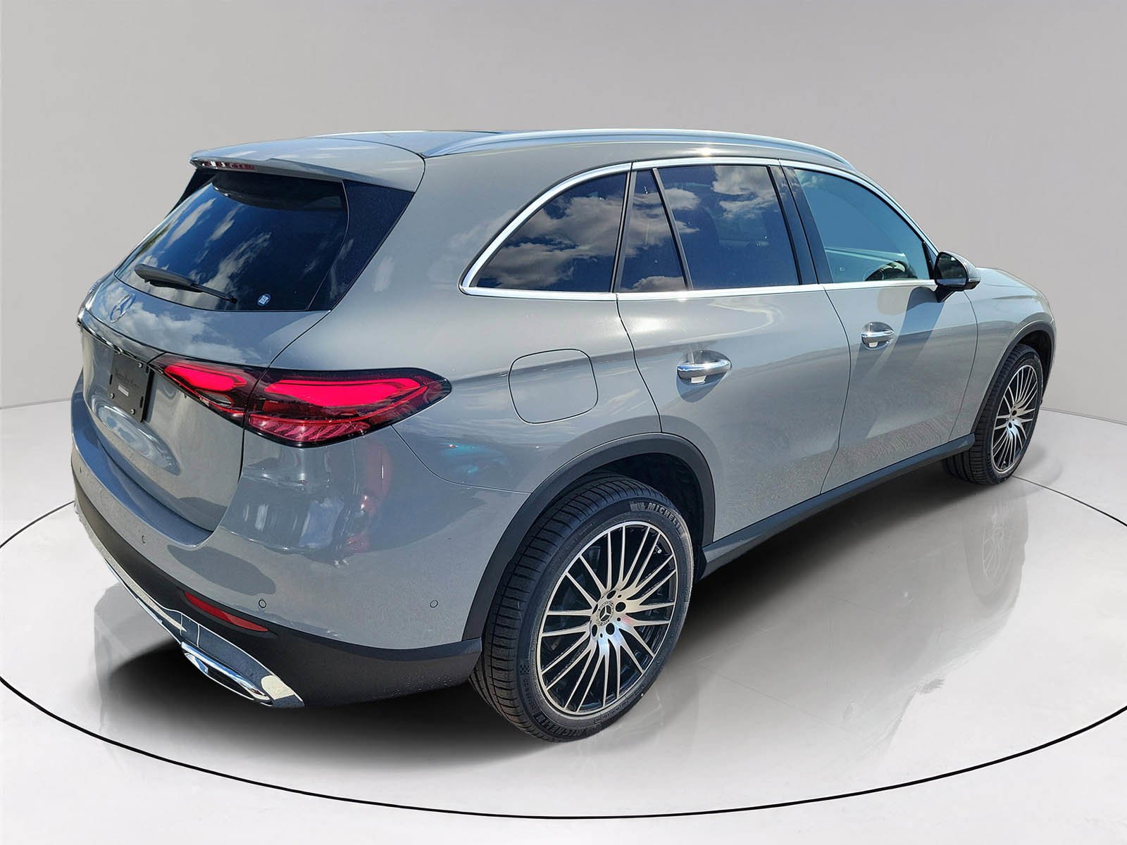 New 2026 MANUFAKTUR Alpine Grey Mercedes-Benz GLC 300 image 6