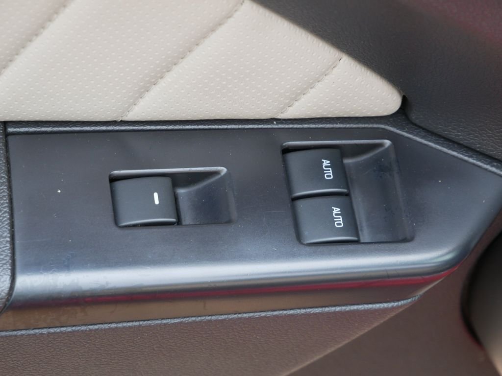 Used 2014 Red Ford V6 Premium image 17