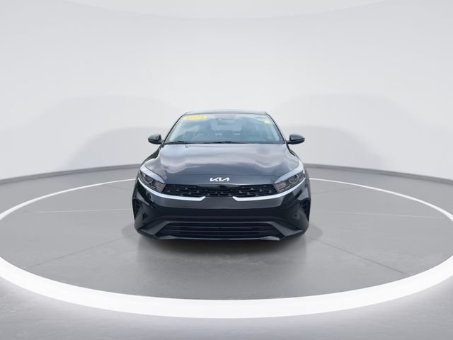 Used 2023 Black Kia LXS image 3
