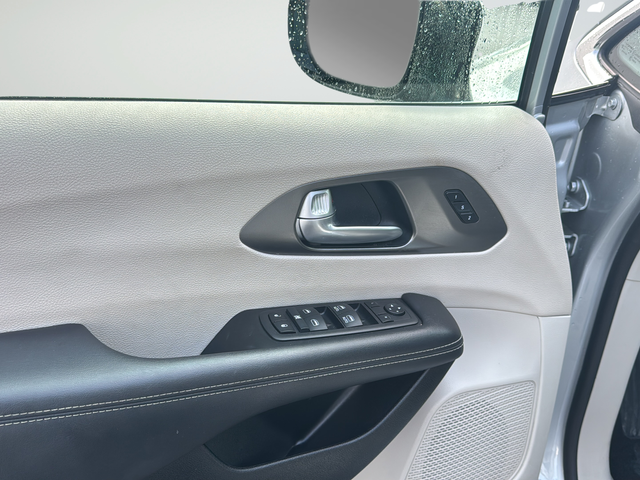 Used 2024 Silver Chrysler Touring L image 24