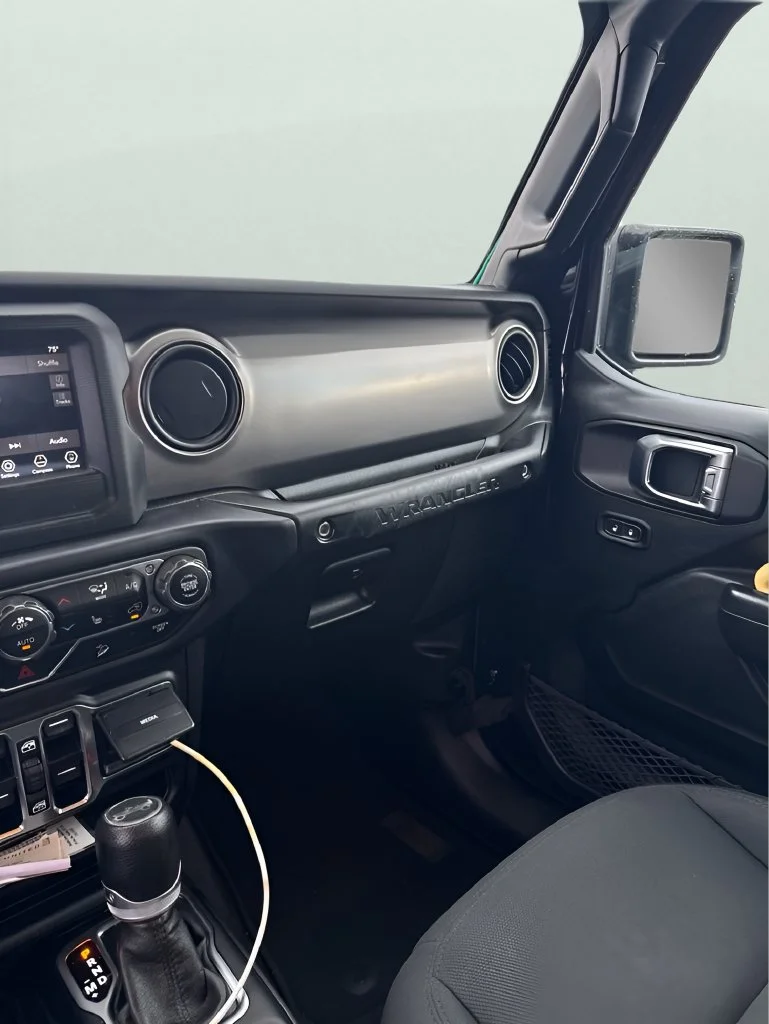 Used 2019 Black Jeep Sport S image 7