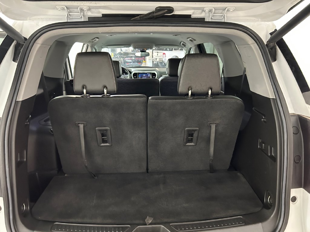 Used 2023 White GMC SLT image 28