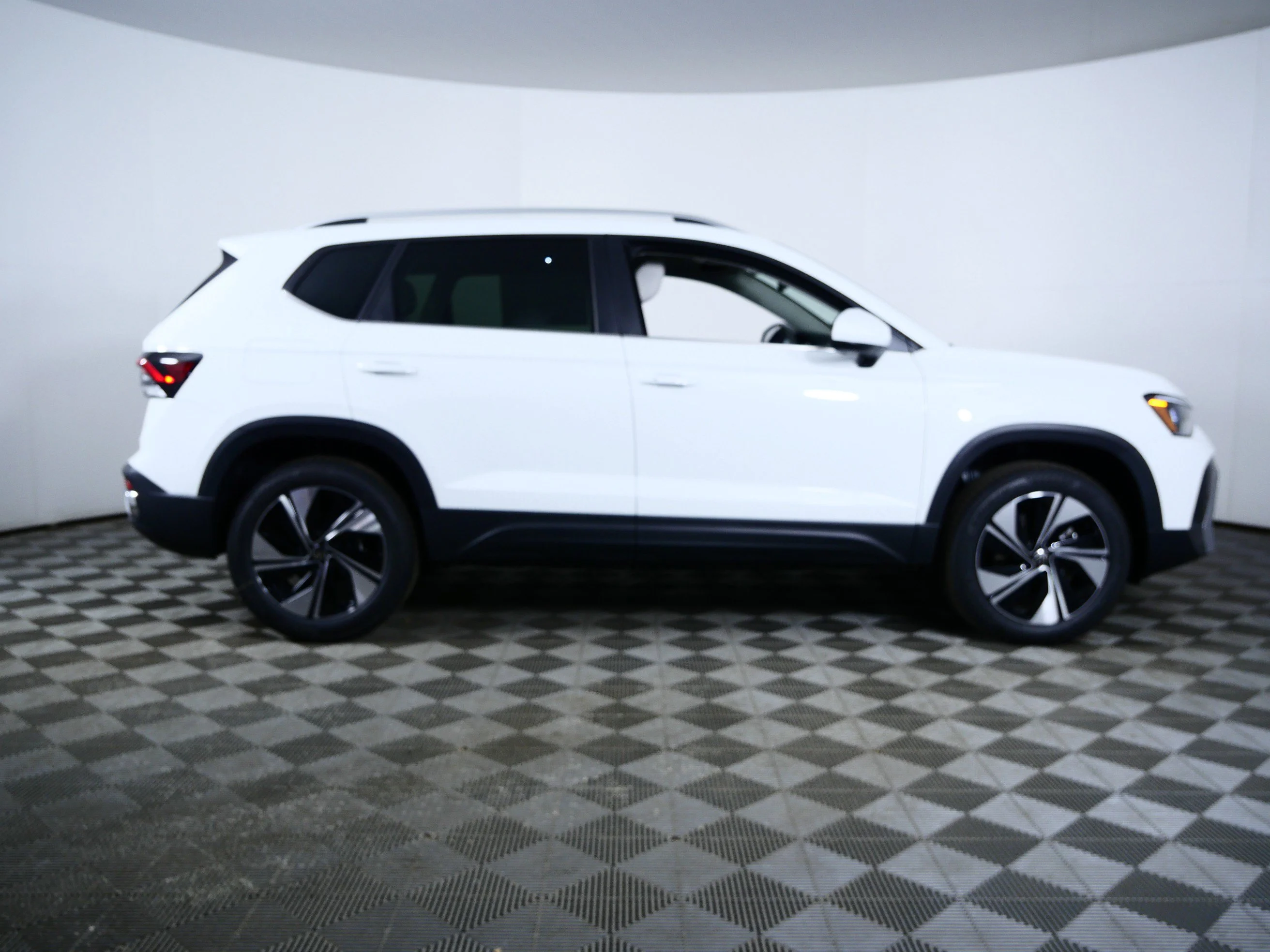 New 2026 Pure White Volkswagen SE image 8