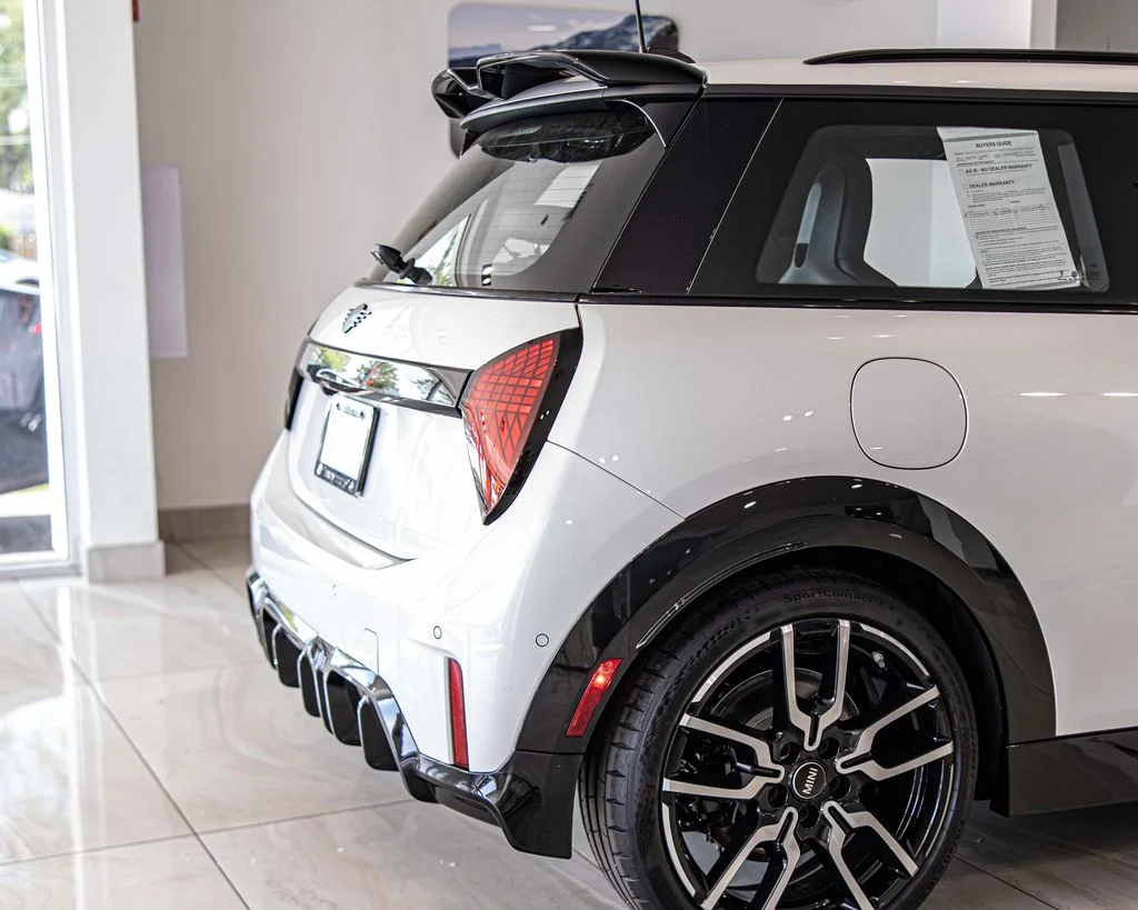 Used 2026 White MINI Signature Plus image 12