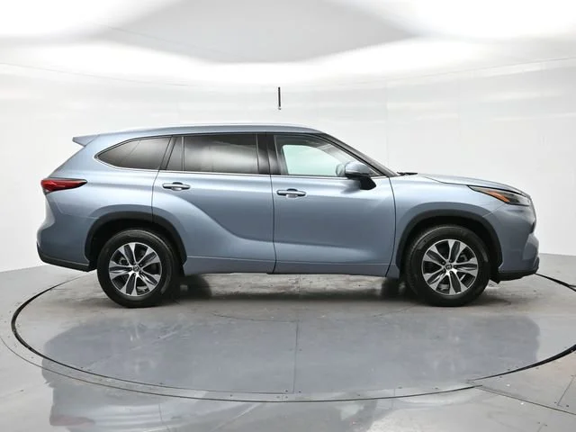 Used 2022 Moon Dust Toyota XLE image 8