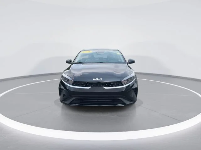 Used 2023 Black Kia LXS image 3