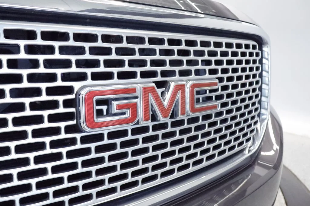 Used 2016 Silver GMC Denali image 13