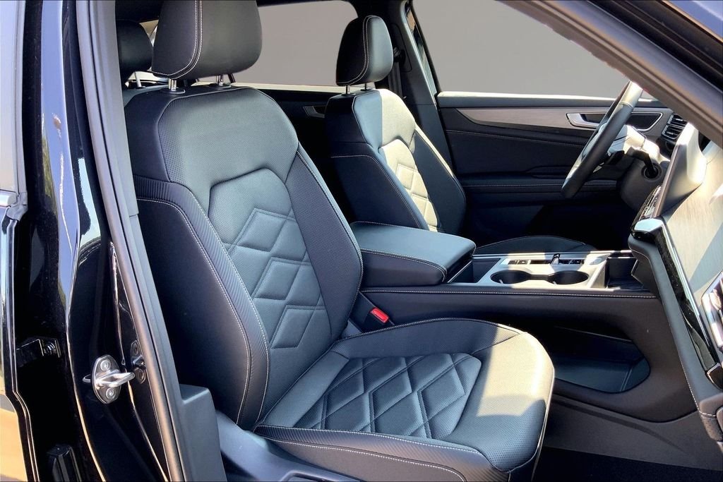 New 2026 Deep Black Pearl Volkswagen SE image 11