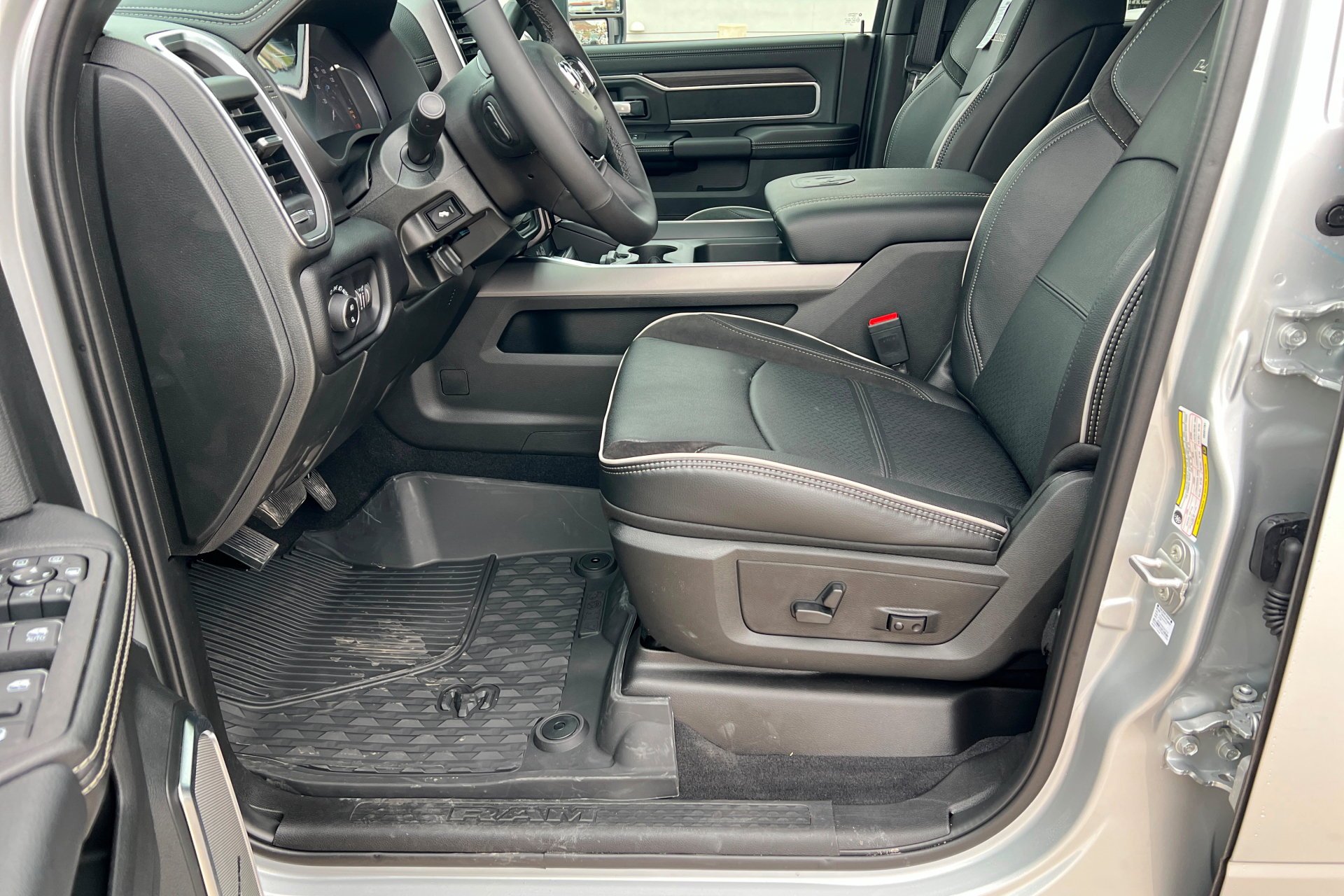 New 2027 Silver-Zynith Exterior Paint RAM Laramie image 18