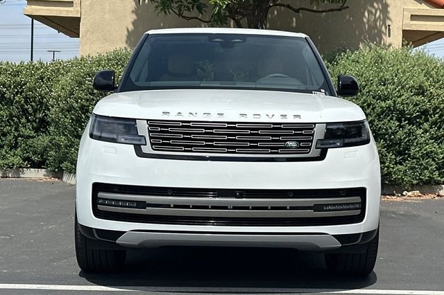 New 2026 Fuji White Land Rover SE image 8