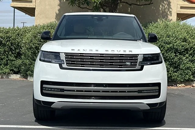 New 2026 Fuji White Land Rover SE image 8