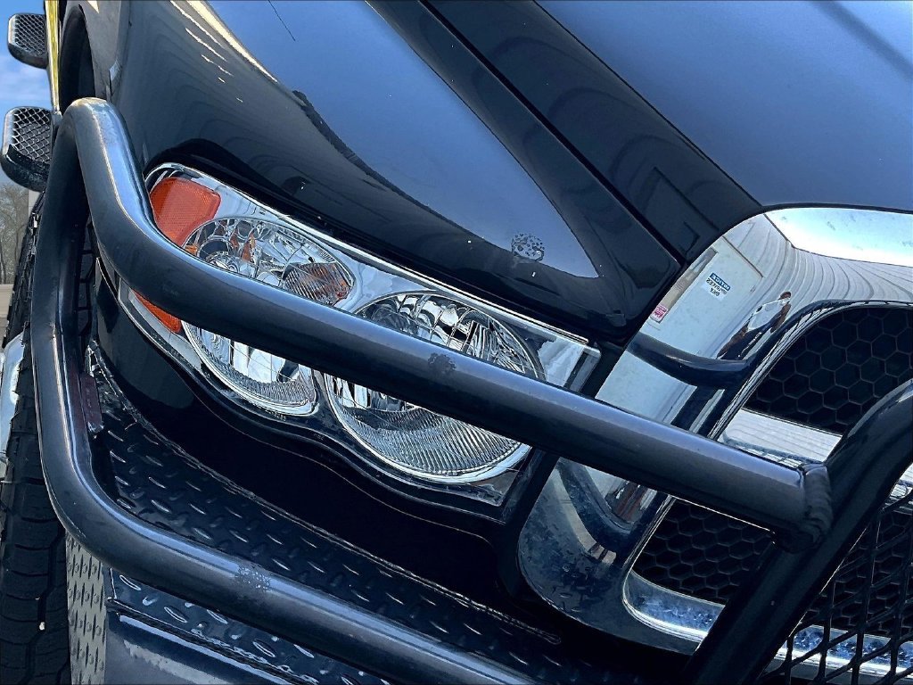 Used 2004 Black Dodge SLT image 34