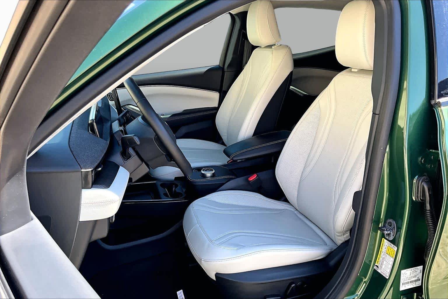 Used 2024 Eruption Green Ford Premium image 7