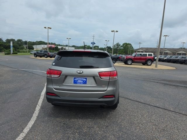 Used 2017 Silver Kia L image 4