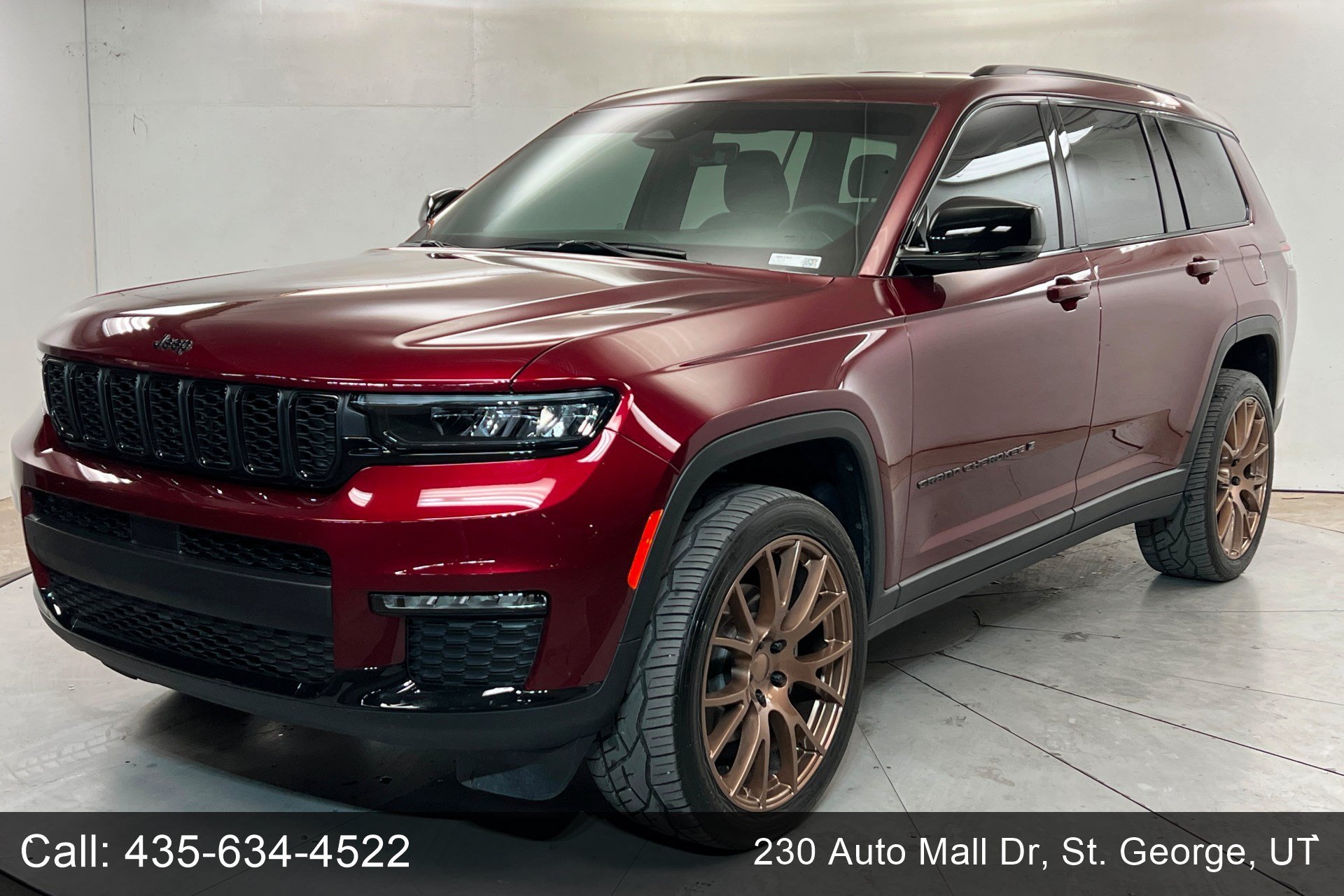 Used 2025 Velvet Red Pearlcoat Jeep Limited image 1