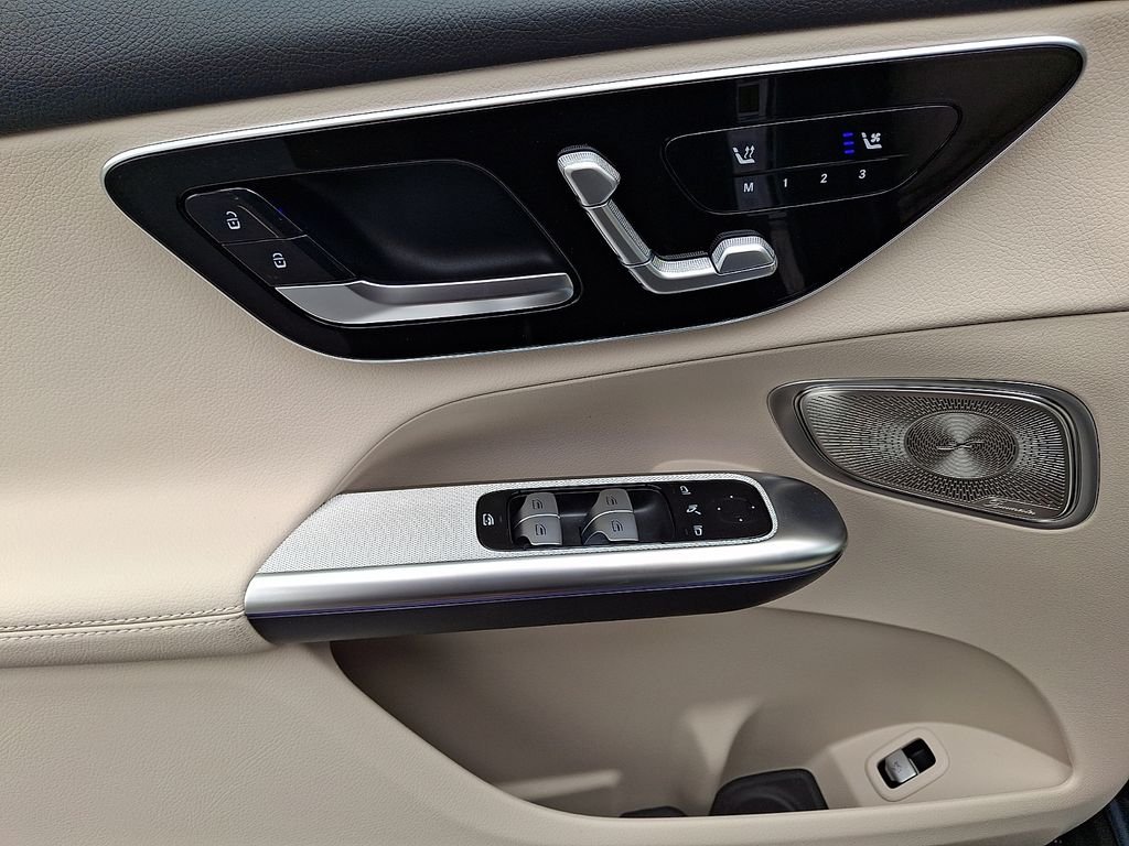 New 2027 Verde Silver Metallic Mercedes-Benz GLC 300 image 12