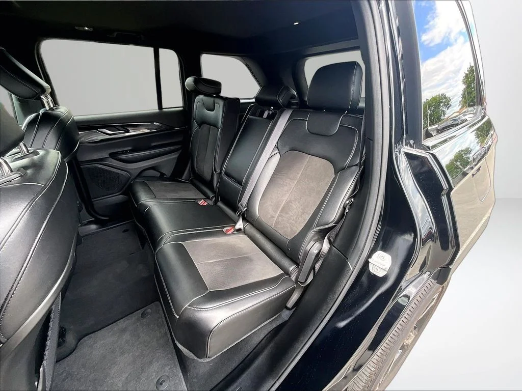 Used 2023 Black Jeep Altitude X image 27