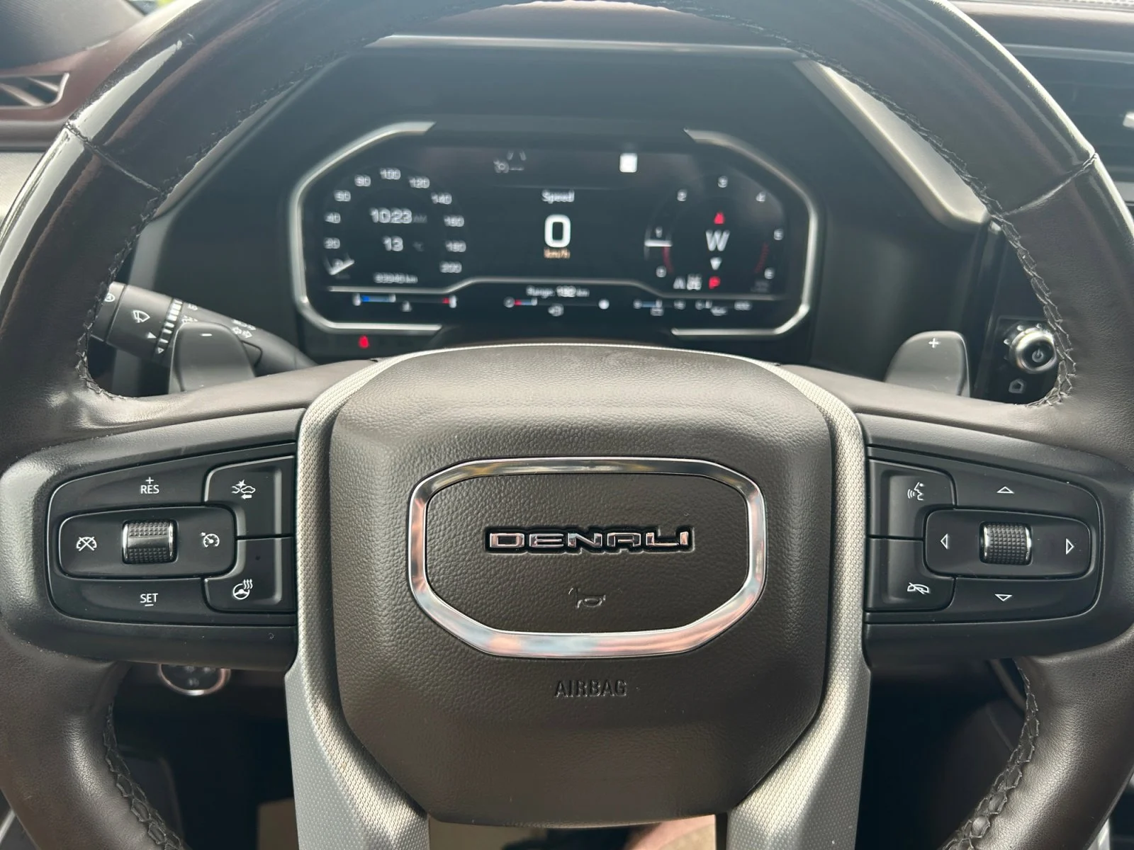 Used 2023 White GMC Denali Crew Cab image 23