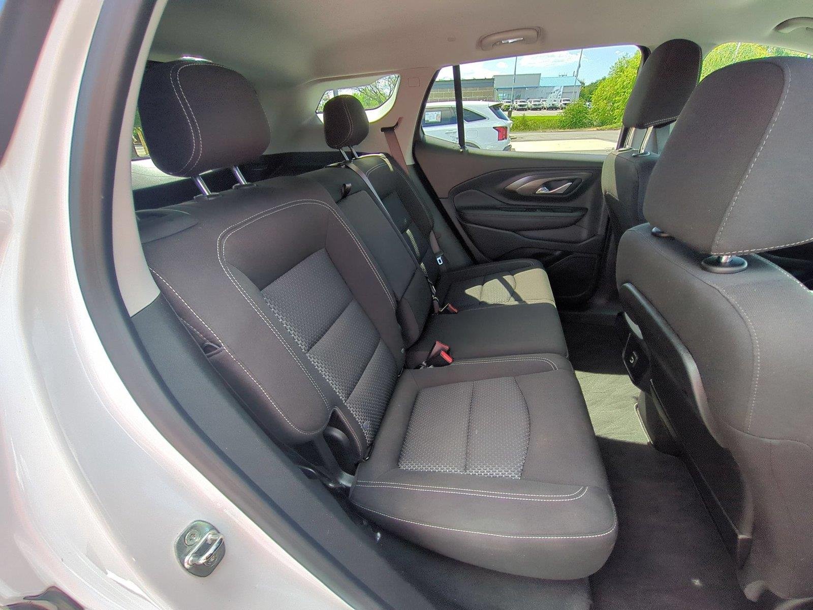 Used 2022 Summit White GMC SLE image 34