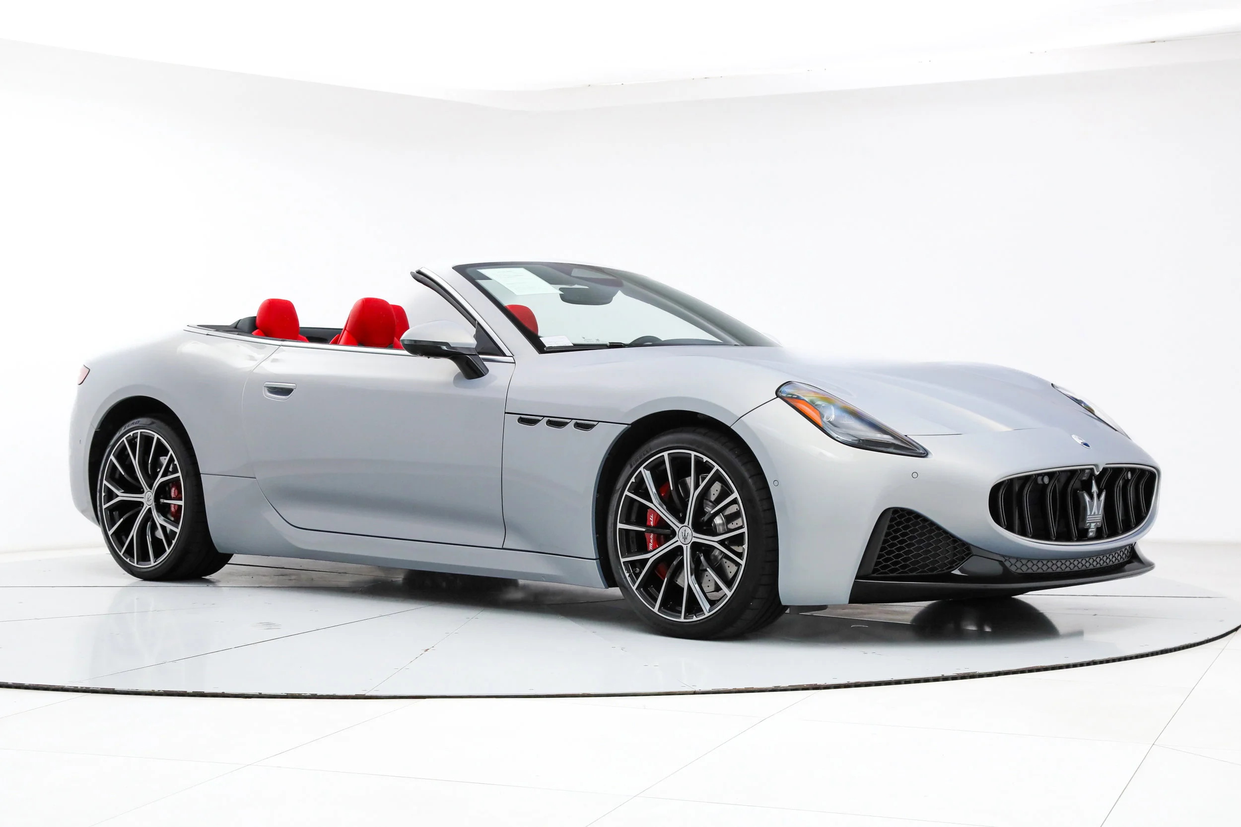 Certified Used 2026 White Maserati  image 9