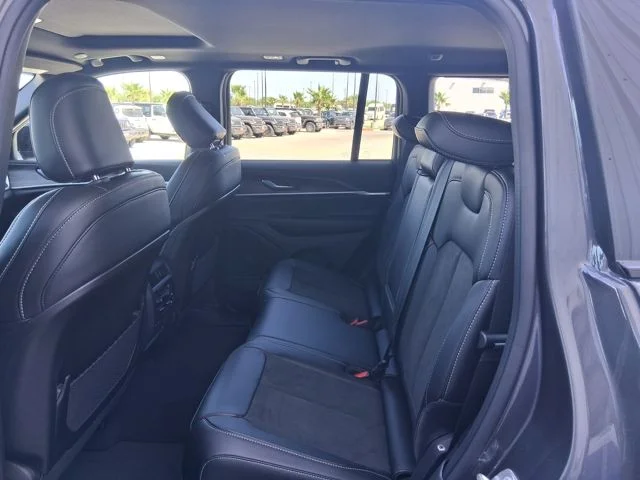 New 2026 Baltic Gray Metallic Clear-Coat Exterior Paint Jeep Altitude image 21