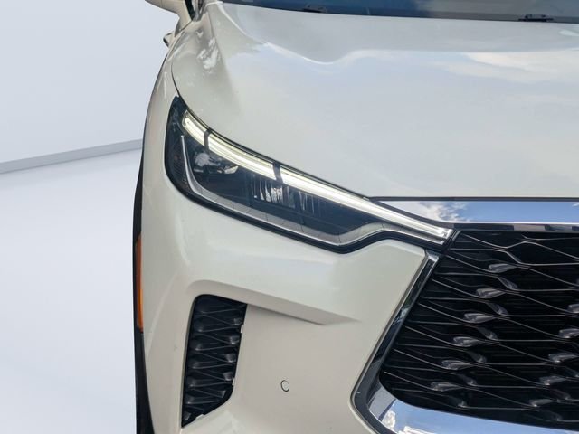 Used 2023 White INFINITI LUXE image 9