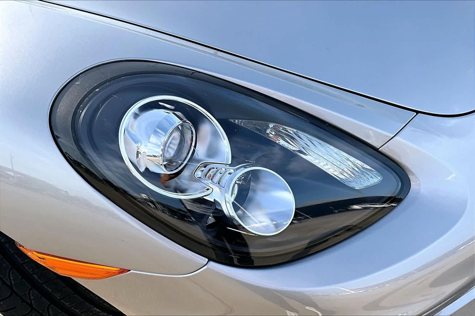 Used 2013 Platinum Silver Metallic Porsche  image 23