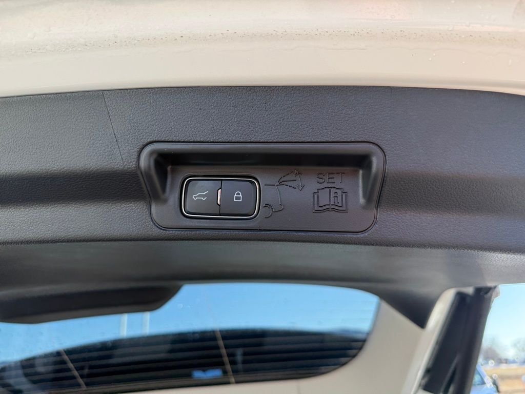 New 2026 Star White Metallic Tri-Coat Ford Active image 37