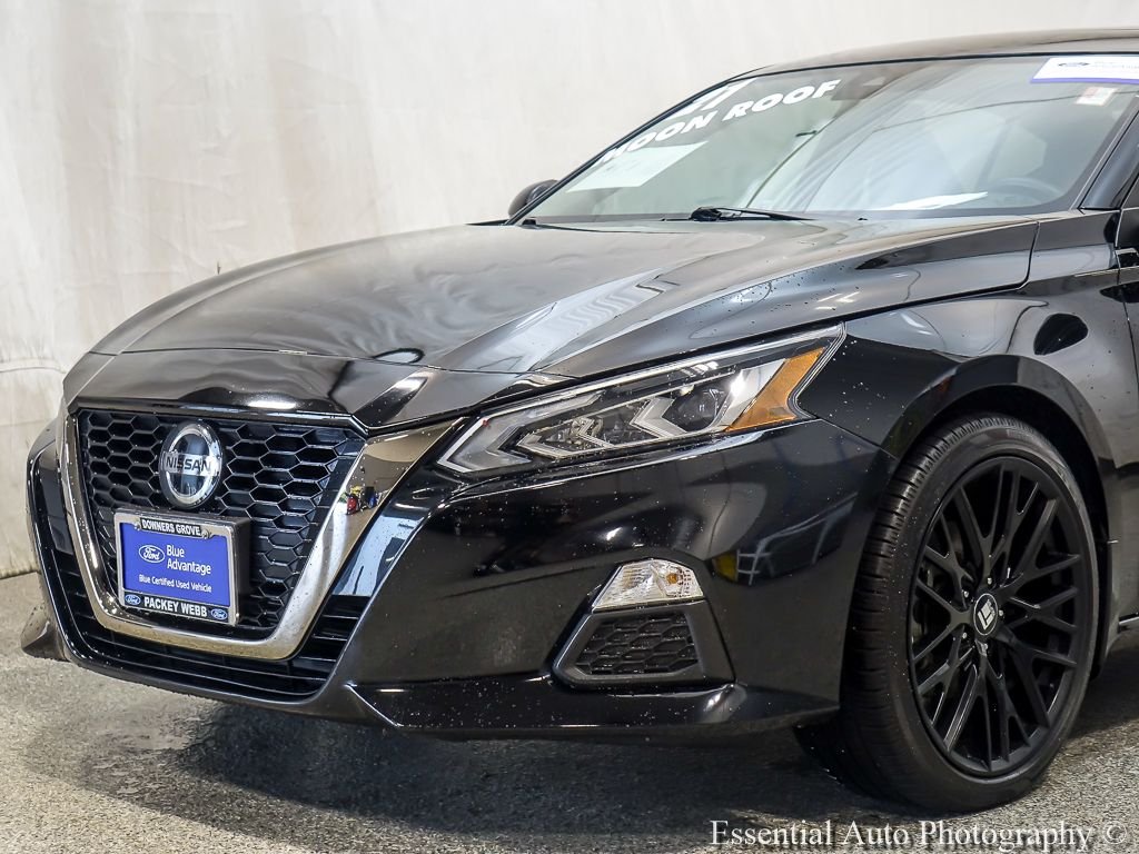 Certified Used 2021 Super Black Nissan 2.5 SR image 3