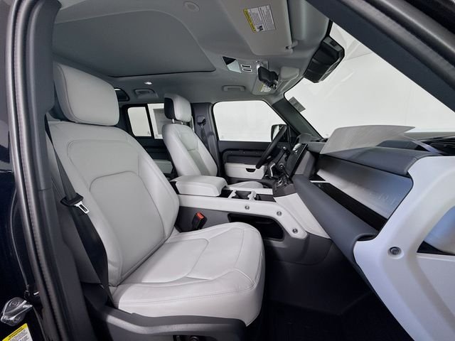 New 2026 Santorini Black Land Rover X-Dynamic SE image 29