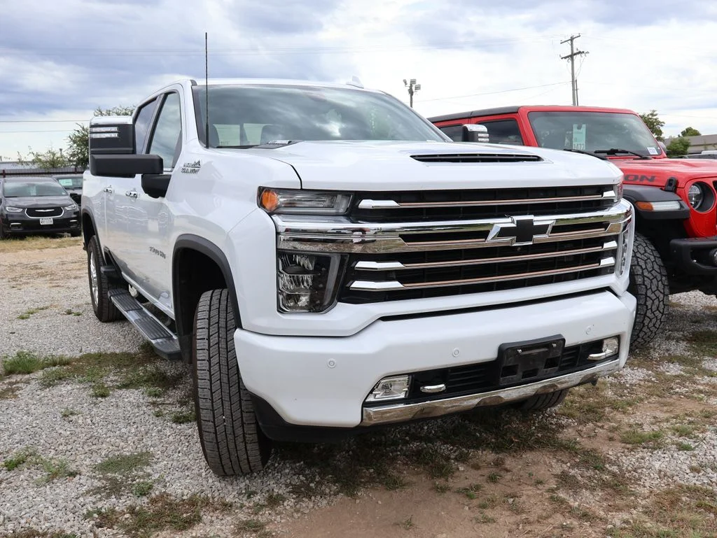 Used 2022 White Chevrolet High Country image 10