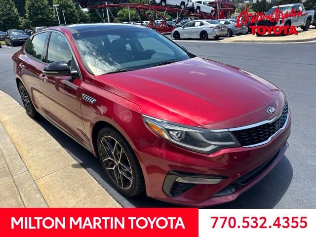 Used 2020 Red Kia SE image 1