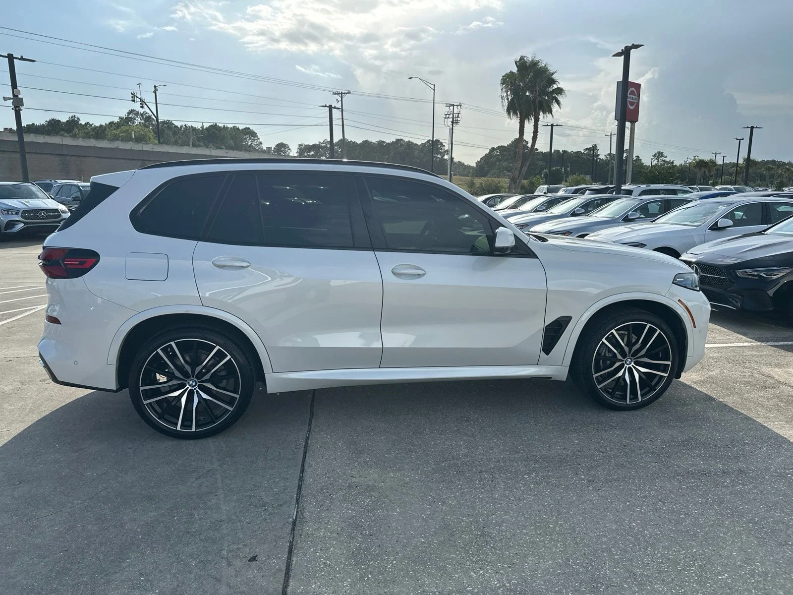 Used 2026 White BMW sDrive40i image 7