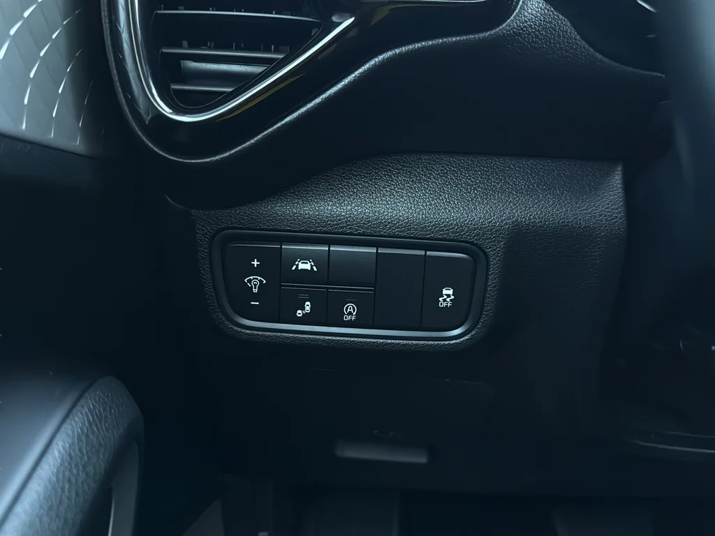 Certified Used 2022 White Kia X-Line image 17