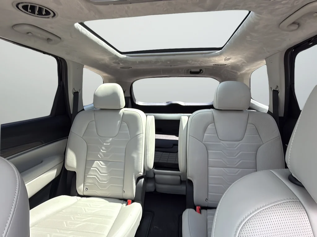 Used 2021 Black Kia SX image 46