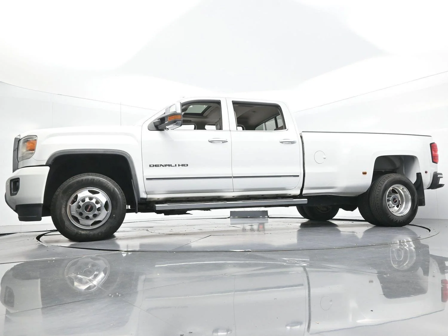 Used 2016 Summit White GMC Denali image 49