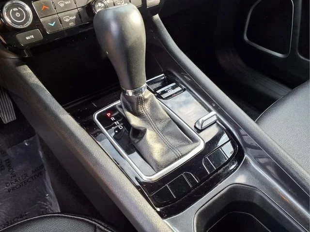 Used 2024  Jeep Latitude image 9