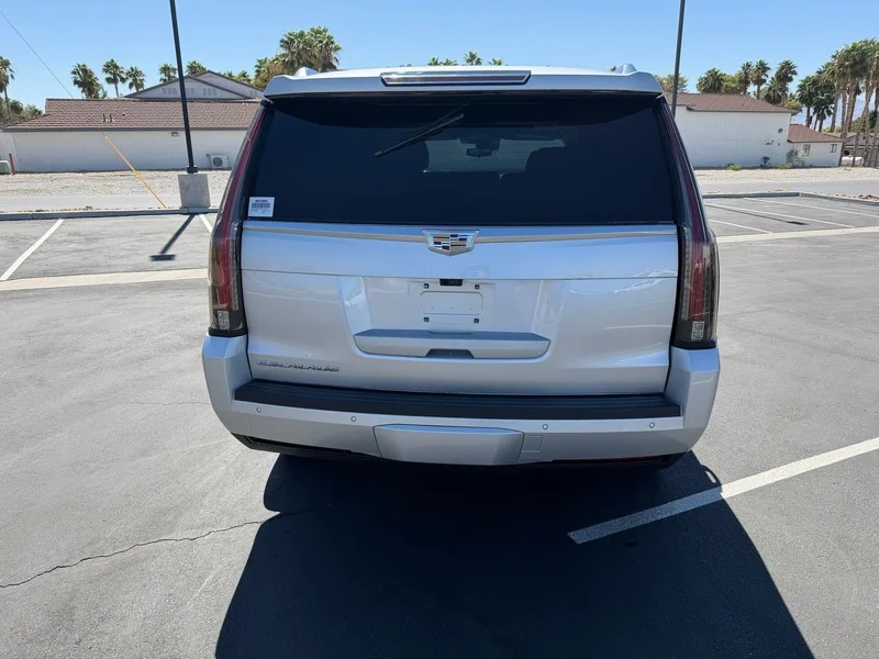 Used 2020 RADIANT SILVER METALLIC Cadillac Luxury image 4